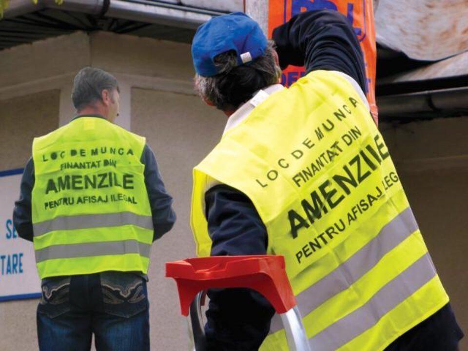 La Gura Humorului: Locuri de muncă plătite din amenzile pentru afișaj ilegal