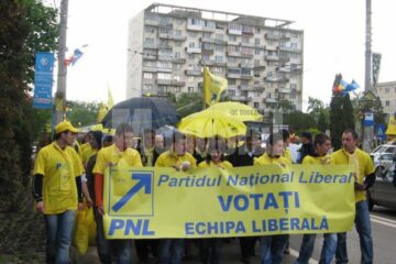 Marș: Galbenul liberal a împânzit Suceava