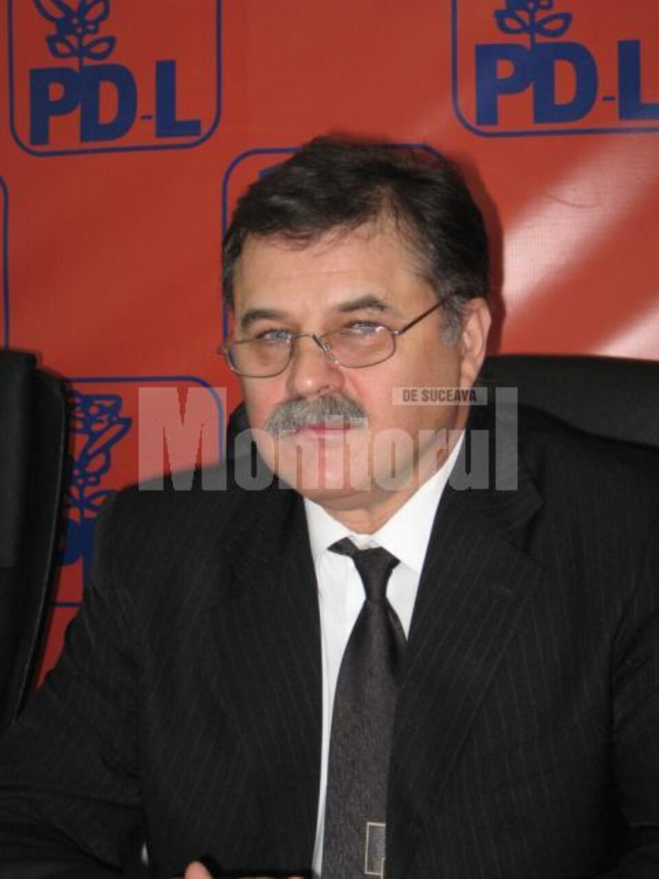 Seninătate: PD-L critică turismul politic și “dragostea de șprițuri” a PSD