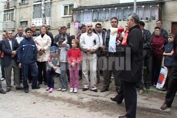 Campanie: Echipa PD-L, privită cu interes în cartierul Burdujeni