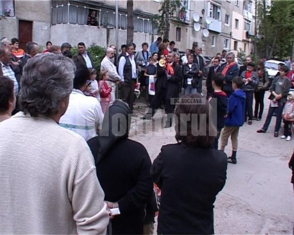 Campanie: Echipa PD-L, privită cu interes în cartierul Burdujeni