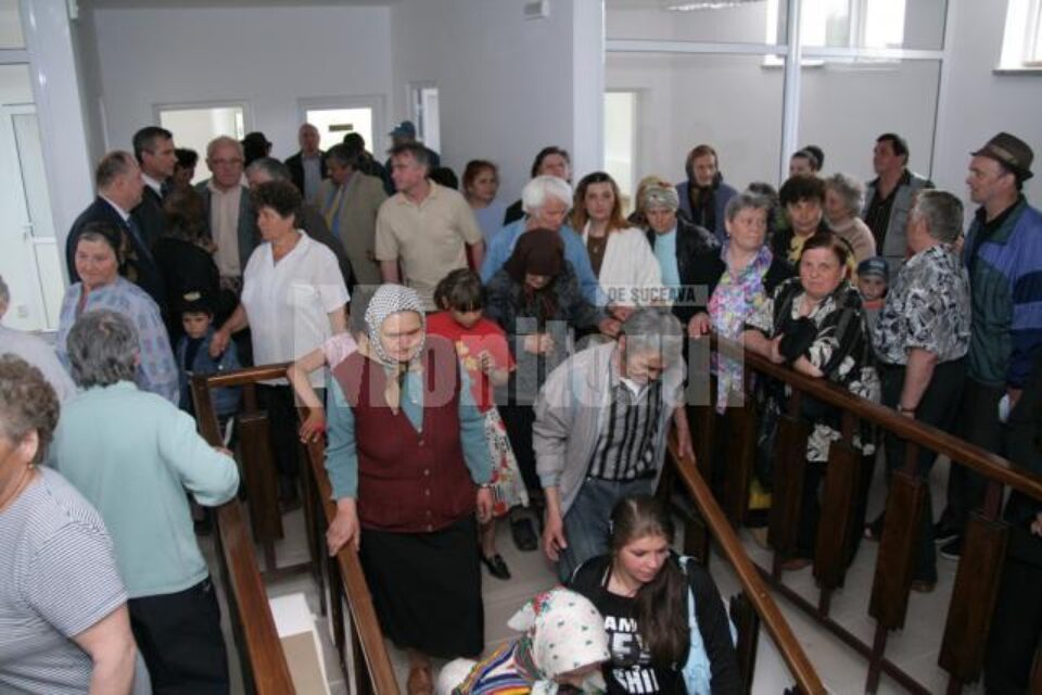 Sediul Primăriei din Burdujeni a fost asaltat de cetățeni încă de la inaugurare