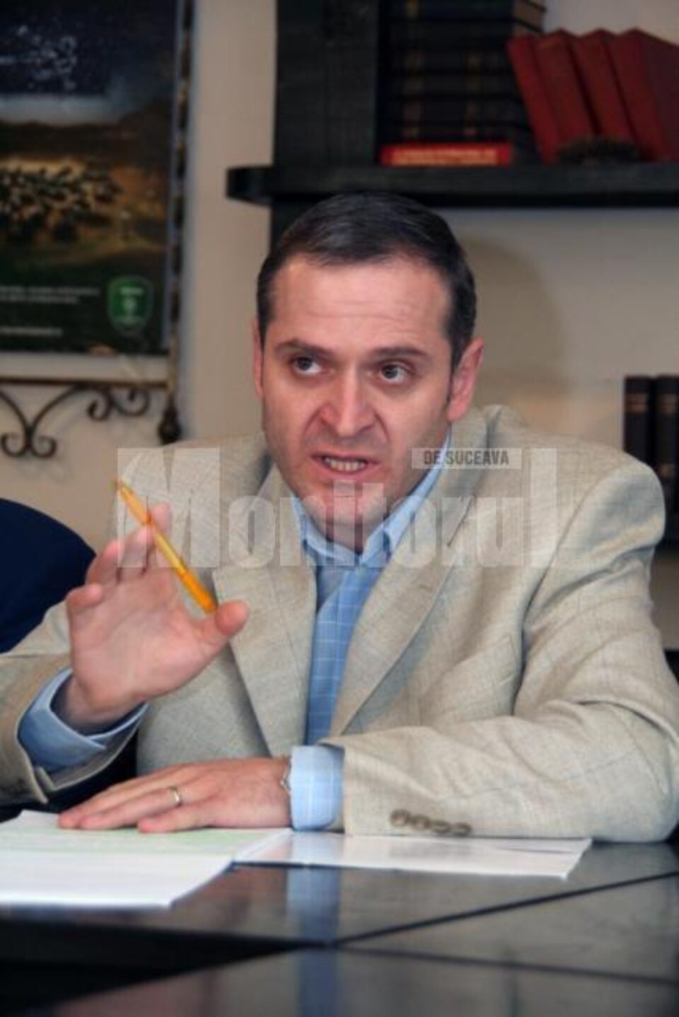 Ovidiu Ilisei: „Până la ora actuală, s-a aruncat praf în ochii cetățenilor prin construirea acelei hale” Ovidiu Ilisei: „Până la ora actuală, s-a aruncat praf în ochii cetățenilor prin construirea acelei hale”