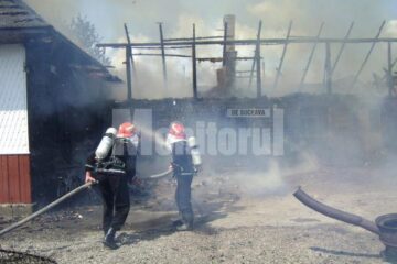 Gospodărie din comuna Bilca, distrusă de flăcări