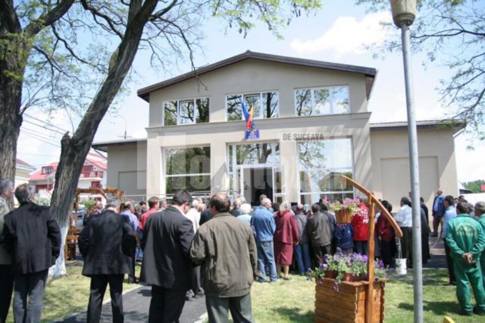 Sediul Primăriei din Burdujeni a fost asaltat de cetățeni încă de la inaugurare