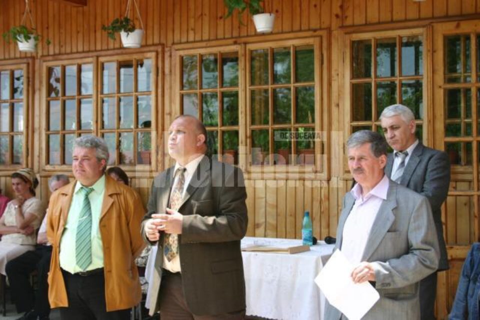 Directorul Direcției Regionale de Poștă Iași, Iulian Ivan, șeful Oficiului Județean de Poștă Suceava, Nicolai Costrâș, și liderul filialei județene a sindicatului Poșta Română, Costel Cioarbă