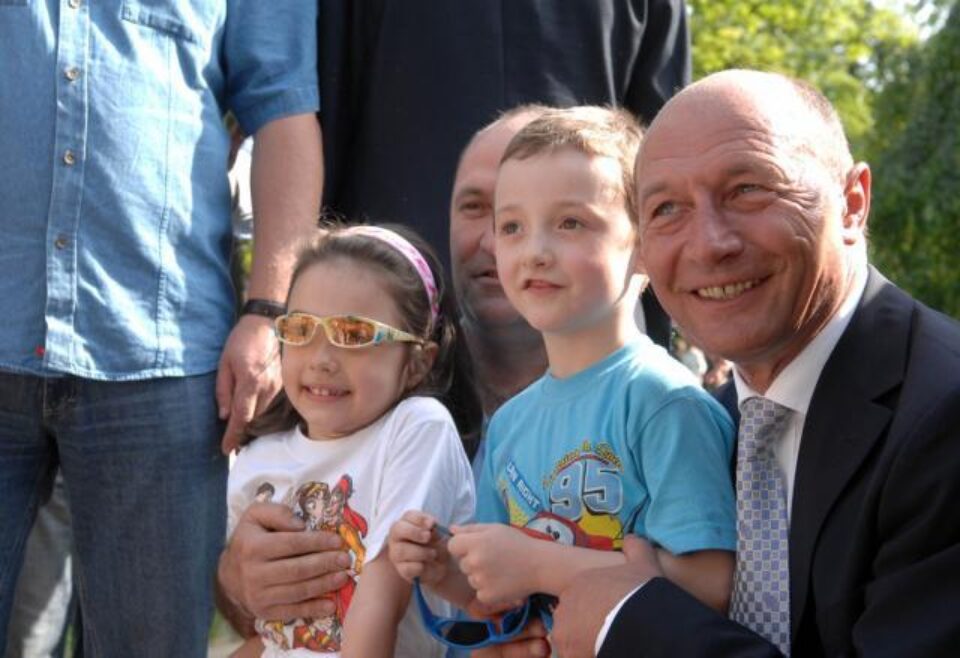 Băsescu, împreună cu vizitatorii de la Palatul Cotroceni. Foto: Sorin LUPȘA