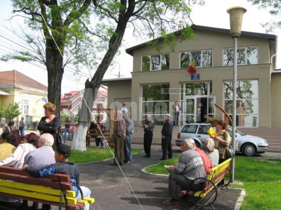 Utilitate: Aglomerație mare la primele audiențe din micro-primăria Burdujeni