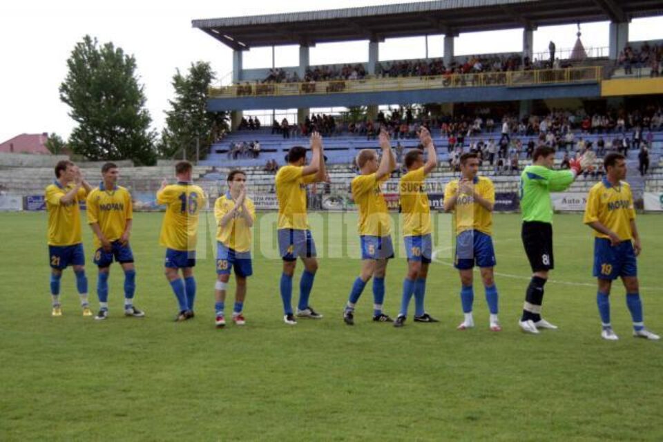 Fotbaliștii suceveni care activează pe alte meleaguri au fost aplaudați la scenă deschisă Fotbaliștii suceveni care activează pe alte meleaguri au fost aplaudați la scenă deschisă