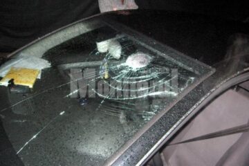 Parbrizul autoturismul lui Romeo Galan, avariat serios