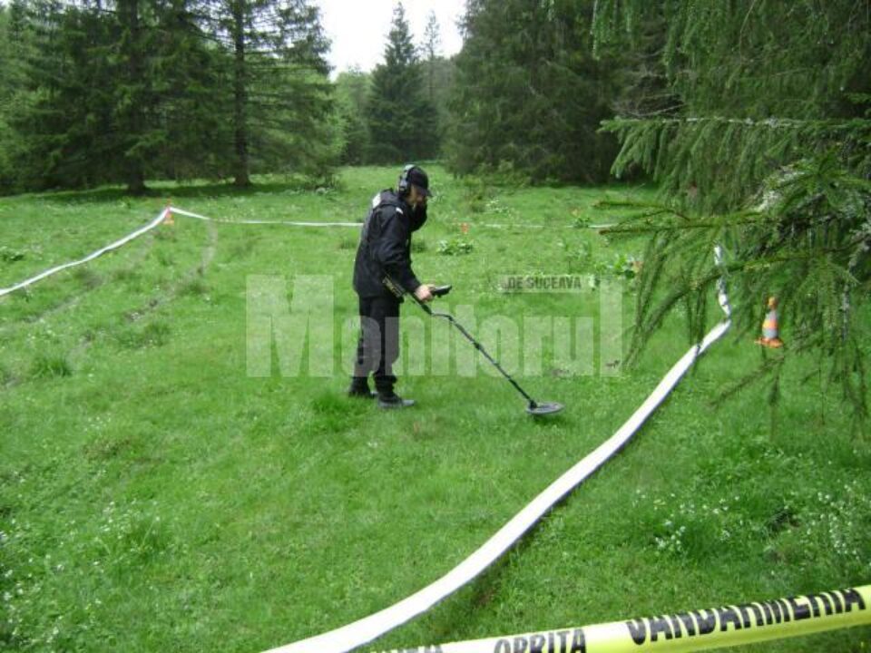 Intervenție pirotehniști: Patru proiectile de război, neexplodate, găsite pe malul unui pârâu