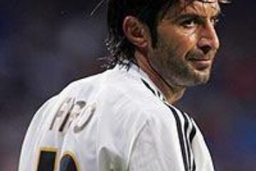 Tricoul lui Figo a costat 100.000 de euro