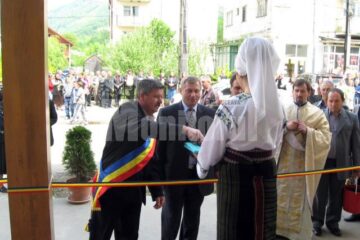 Dumitru Morhan a participat la inaugurarea primăriei din Repedea