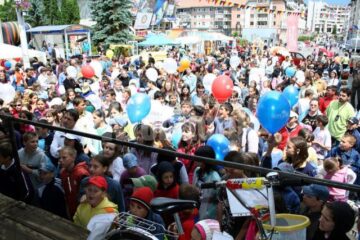 Pentru cei mici: Concursuri cu premii și sute de cadouri pregătite de „Ziua Copilului”