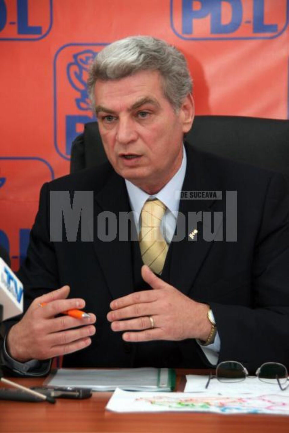 Constantin Gheorghe: „Îi cerem să renunțe la imunitate” Constantin Gheorghe: „Îi cerem să renunțe la imunitate”