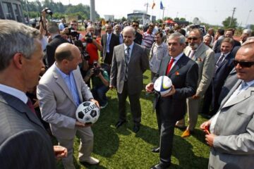 Băsescu și Tăriceanu, la inaugurarea Complexului Sportiv Olimpic de la Izvorani. Foto: MEDIAFAX