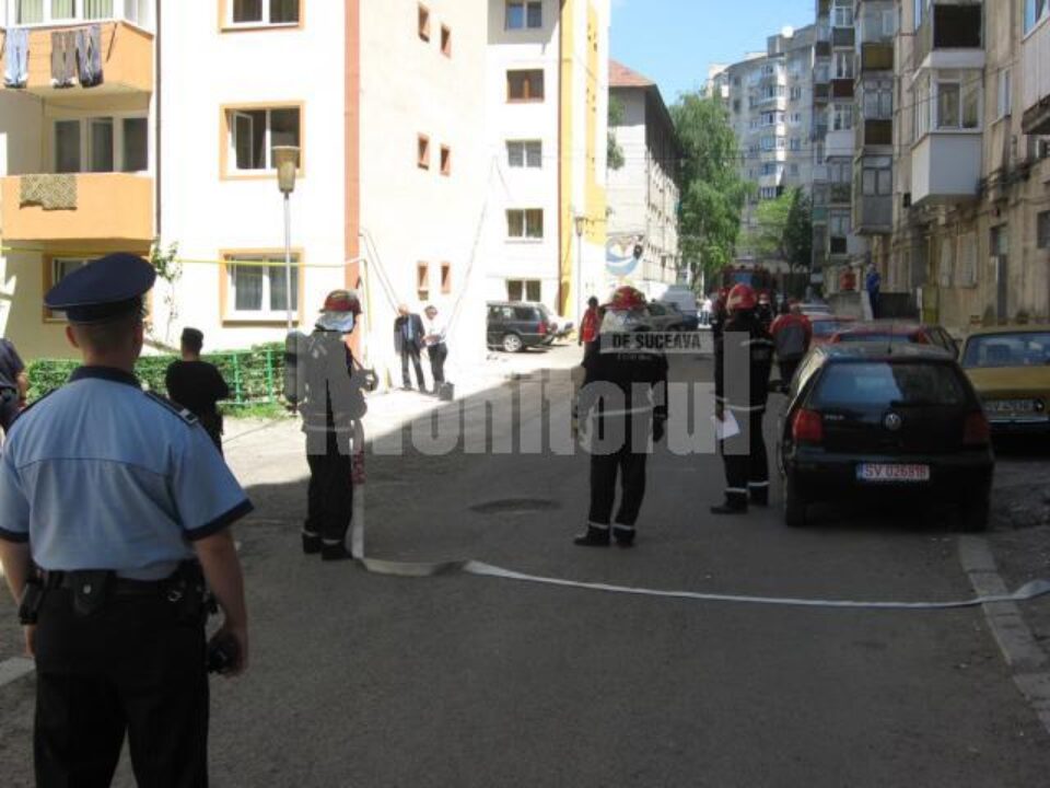 Alertă: Pericol de explozie în George Enescu, după ce o mașină a agățat un cablu