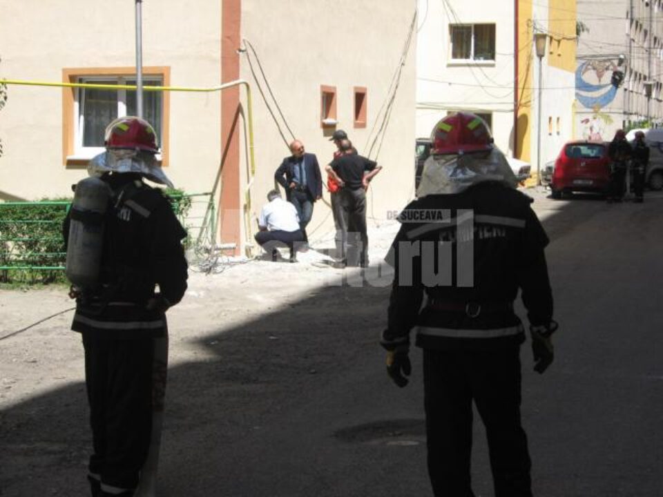 Alertă: Pericol de explozie în George Enescu, după ce o mașină a agățat un cablu