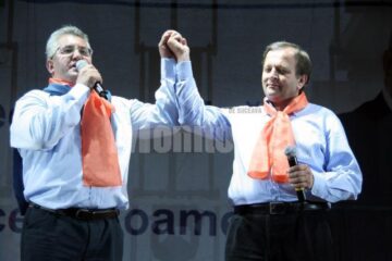 Primarul Lungu și senatorul Flutur au salutat mulțimea de spectatori prezenți la concert