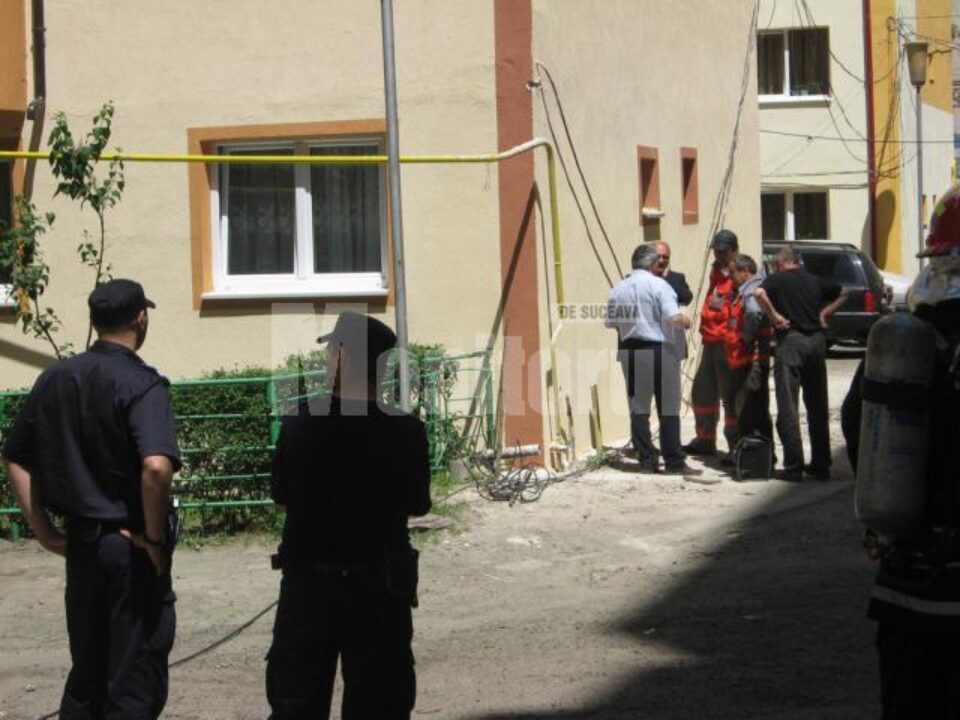 Alertă: Pericol de explozie în George Enescu, după ce o mașină a agățat un cablu