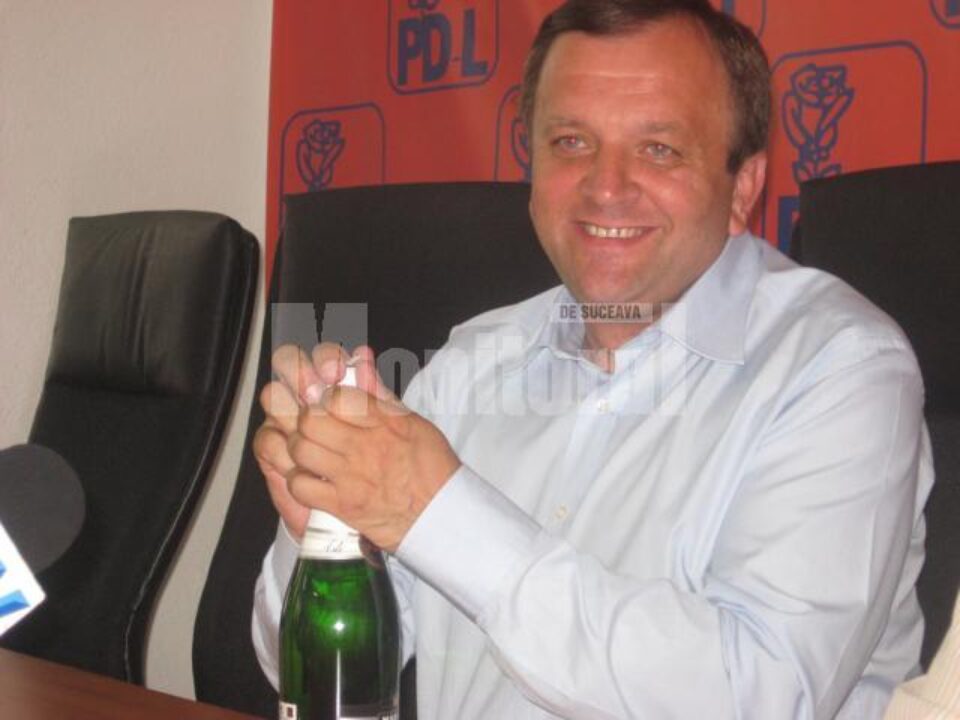 Gheorghe Flutur: „Este o victorie muncită a PD-L și mulțumesc tuturor celor care m-au votat și au votat PD-L” Gheorghe Flutur: „Este o victorie muncită a PD-L și mulțumesc tuturor celor care m-au votat și au votat PD-L”