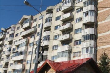Chișocul care îi deranjează pe o parte din locuitorii blocului învecinat
