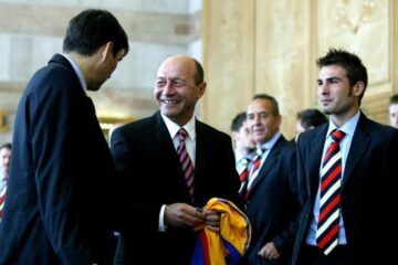 Băsescu i-a încurajat pe Pițurcă, Mutu și ceilalți jucători ai naționalei înainte de plecarea spre Euro