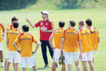 Jucătorii naționalei au ascultat liniștiți indicațiile tactice ale lui Victor Pițurcă