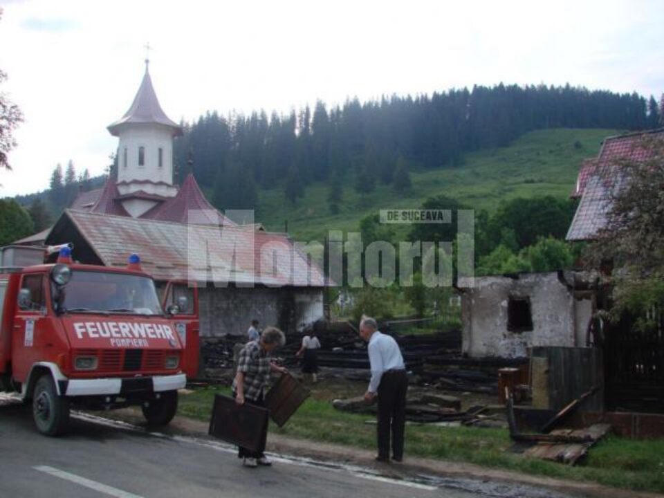 Incendiu devastator: Prăznicarul bisericii din Putna și două gospodării, mistuite de flăcări