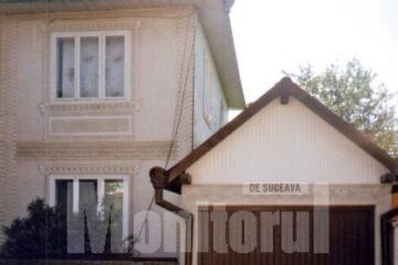 Două familii din Marginea se luptă de aproape 4 ani pentru un garaj