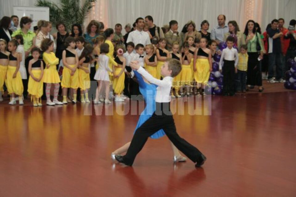Premieră la Suceava: 60 de perechi, în prima zi a Festivalului Național de Dans Sportiv