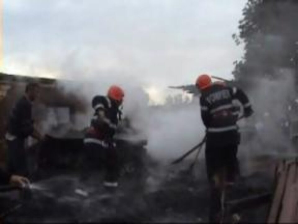 Incendiu: Pagube de 20.000 de lei, din cauza unui scurtcircuit electric