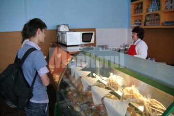 Din toamnă, adio produse fast-food, comercializate în incinta instituțiilor de învățământ