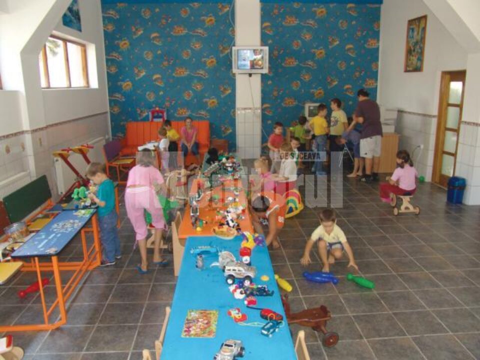 Sute de copii au rămas fără loc la grădiniță