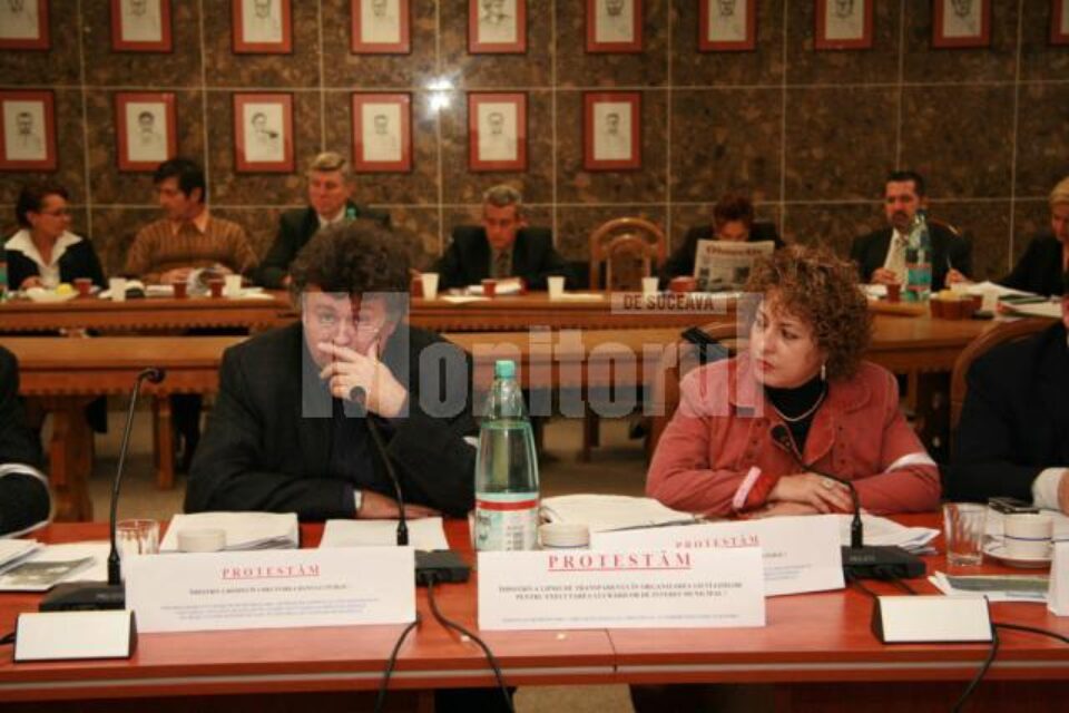 Troc: Consilierii PSD care au dat partidul pe apă, sancționați joi, după vizita lui Geoană