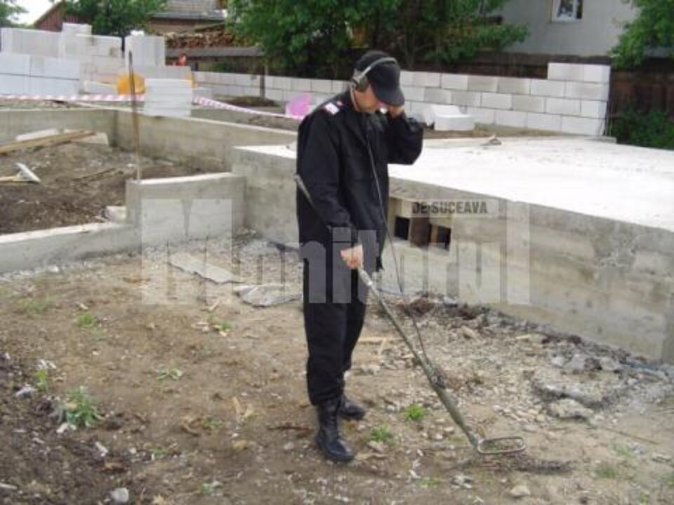 Pirotehniștii ISU Suceava au găsit muniție neexplodată, din al II-lea Război Mondial Pirotehniștii ISU Suceava au găsit muniție neexplodată, din al II-lea Război Mondial