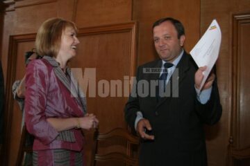Primul care a primit certificatul de ales a fost noul președinte al CJ Suceava, Gheorghe Flutur