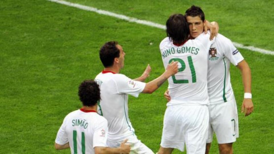 Jucătorii portughezi își manifestă bucuria pentru calificarea în sferturi Jucătorii portughezi își manifestă bucuria pentru calificarea în sferturi