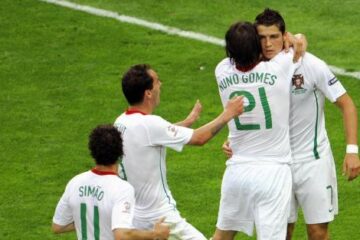 Jucătorii portughezi își manifestă bucuria pentru calificarea în sferturi