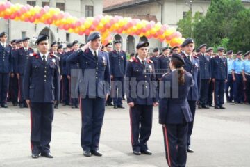 Elevii, alături de profesori și de invitați, au participat la apelul solemn
