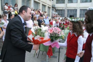 Ministrul Adomniței s-a aflat printre elevii suceveni la sfârșitul anului școlar