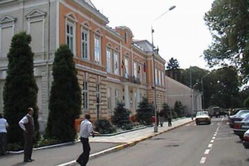 În municipiul Rădăuți, au fost distribuiți sâmbătă mai mulți fluturași electorali