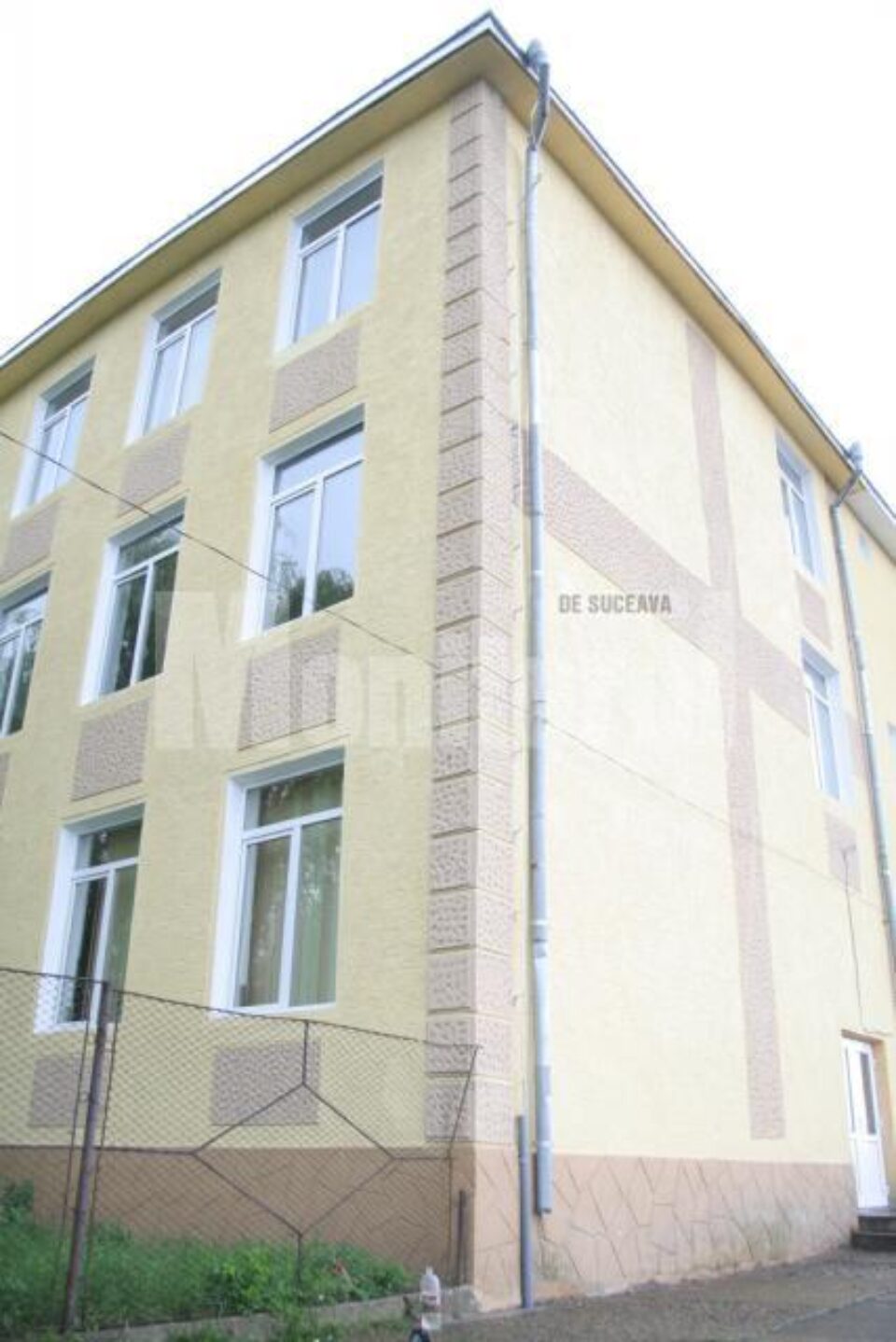 Școala din Moara Nica, locul de unde a căzut tânărul Școala din Moara Nica, locul de unde a căzut tânărul