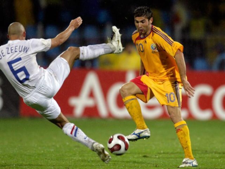 Ultima întâlnire oficială cu Olanda ne-a adus calificarea la Euro 2008 Ultima întâlnire oficială cu Olanda ne-a adus calificarea la Euro 2008