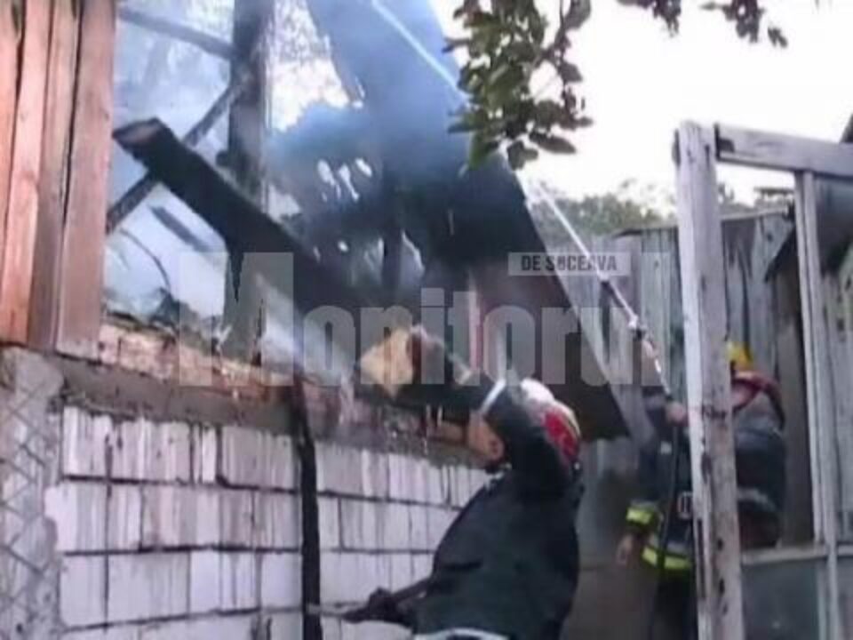 Intervenție pompieri: Incendiu la un chioșc din bazar, din cauza unui scurtcircuit electric