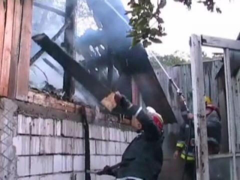 Intervenție pompieri: Incendiu la un chioșc din bazar, din cauza unui scurtcircuit electric