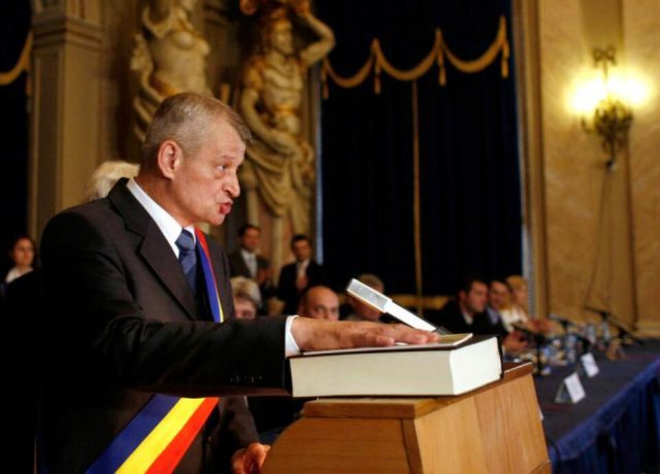 Sorin Oprescu a depus jurământul la învestirea în funcția de primar general al Capitalei. Foto: MEDIAFAX