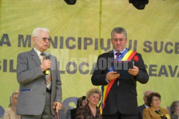Primarul Ion Lungu înmânează diplomele de Cetățean de Onoare