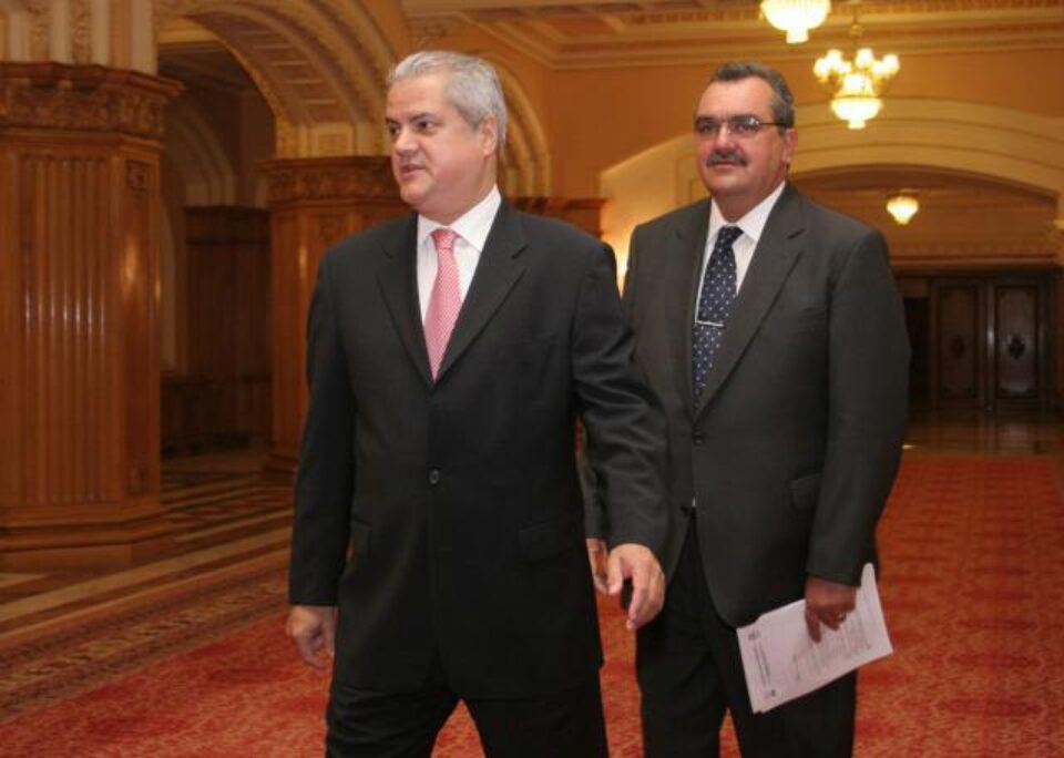 Deputații Adrian Năstase și Miron Mitrea. Foto: MEDIAFAX