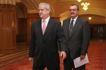 Deputații Adrian Năstase și Miron Mitrea. Foto: MEDIAFAX